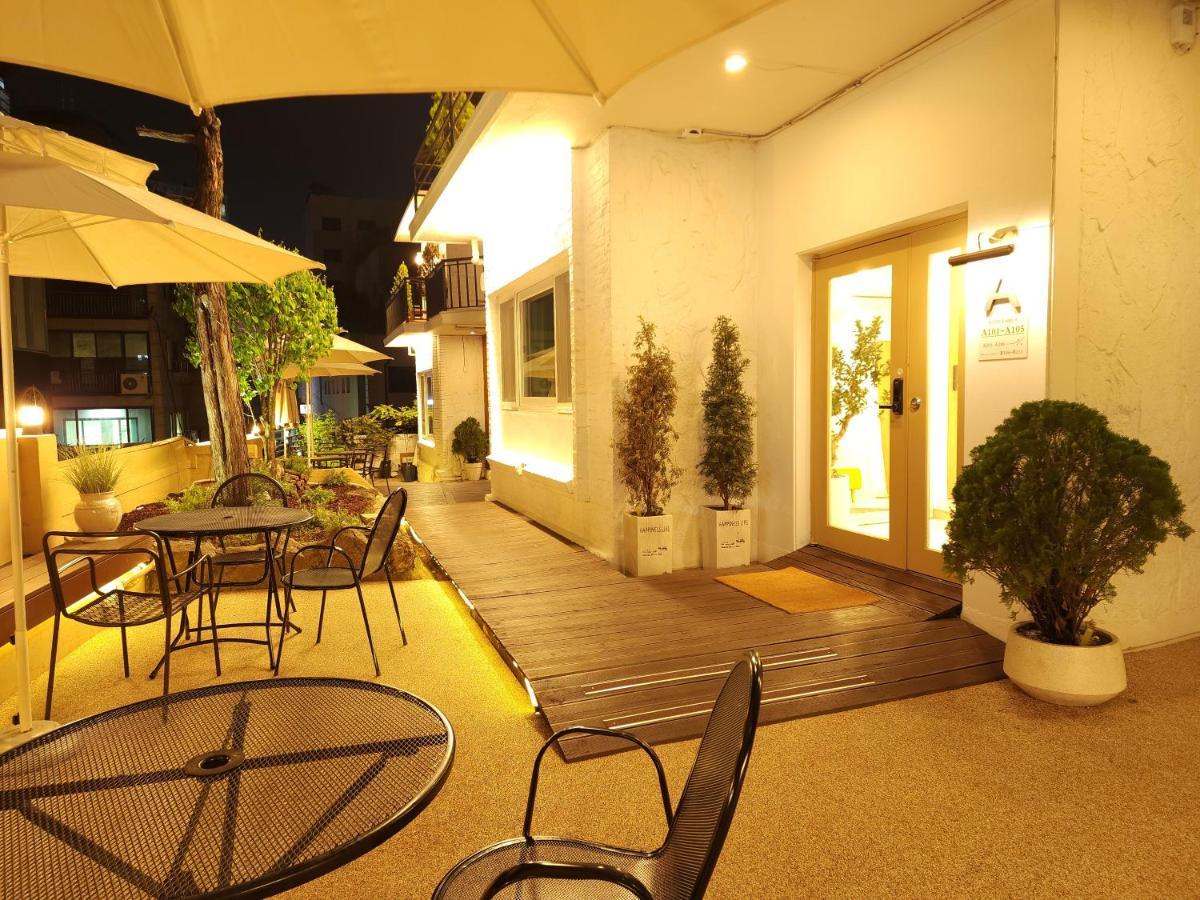 Oyo Myeongdong 5 Lodge Seúl Exterior foto