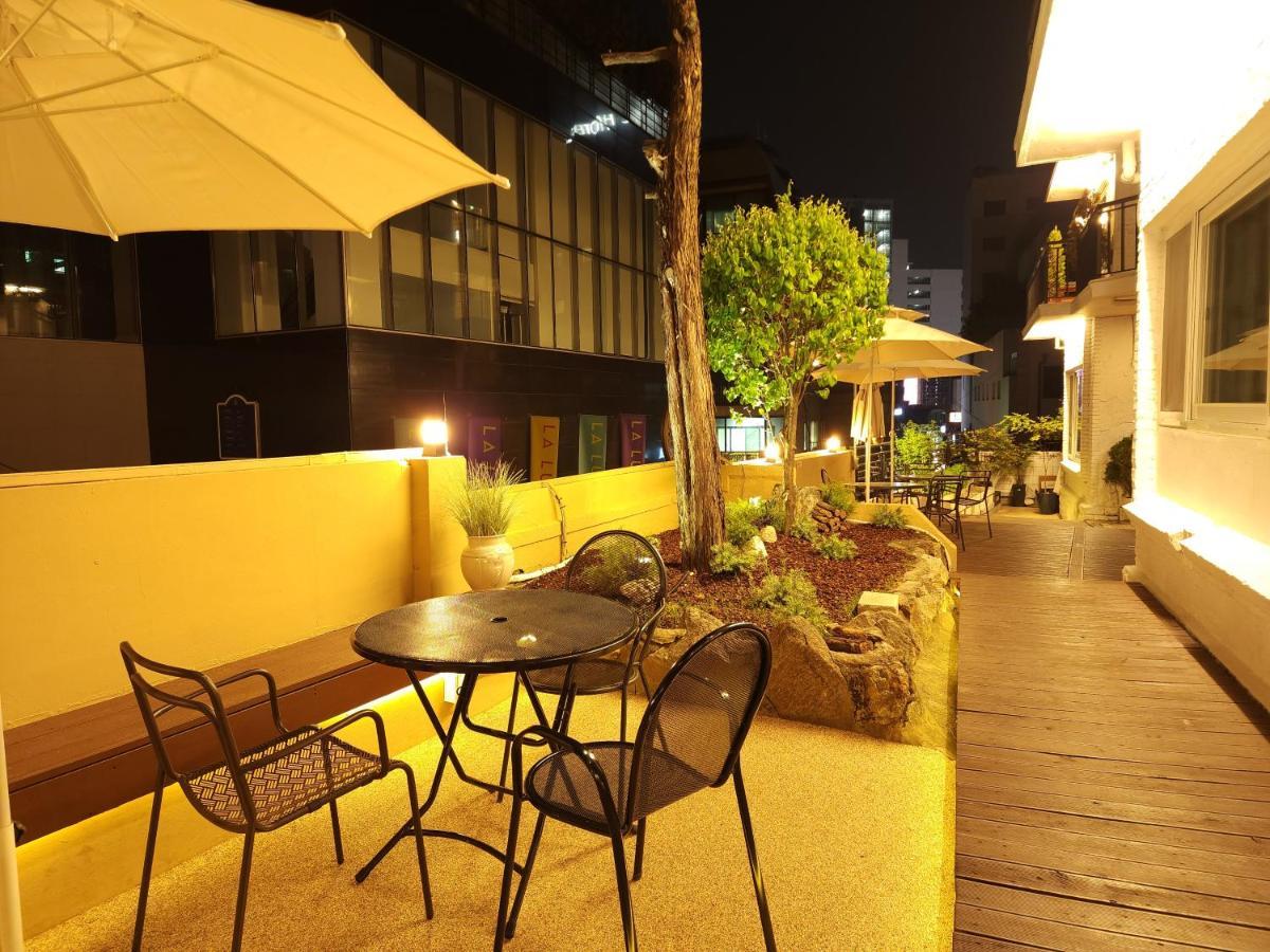 Oyo Myeongdong 5 Lodge Seúl Exterior foto